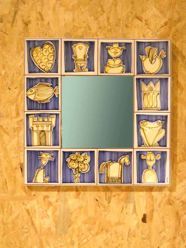 6_Specchio_ceramica_decorata_mano_personaggi_40