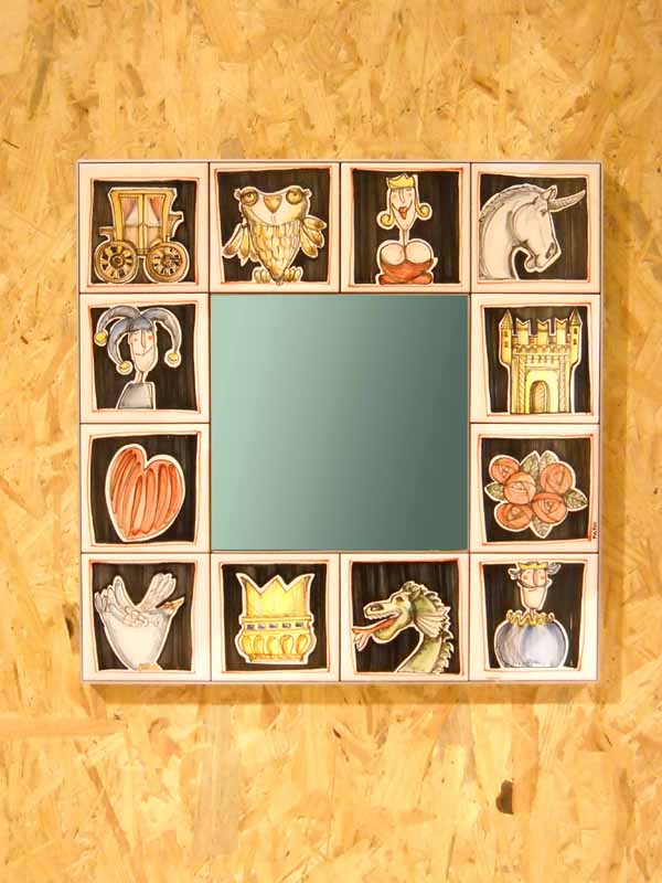 7_Specchio_ceramica_decorata_mano_personaggi_40