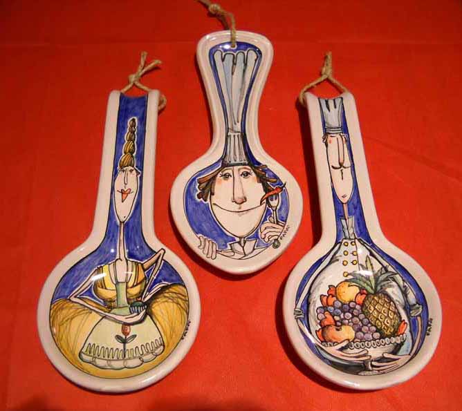 Portamestolo_maiolica_decorata_mano_1_tris Portamestolo_maiolica_decorata_mano_1_tris