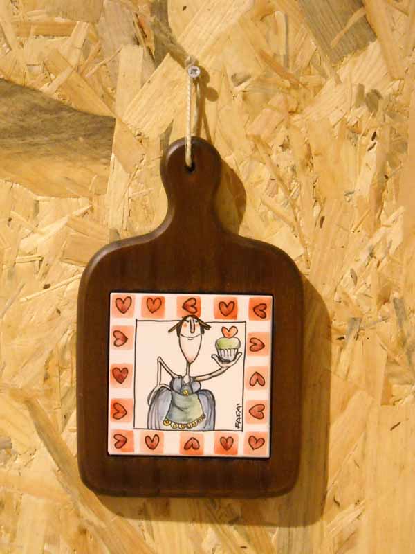Tagliere_legno_maiolica_decorata_1