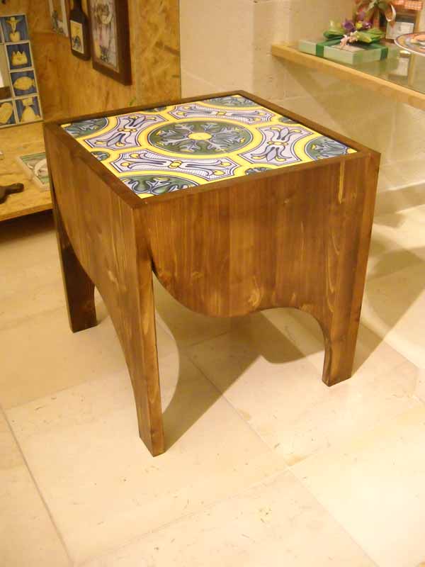 Tavolino_arredo_legno_ceramica_decorata_3 Tavolino_arredo_legno_ceramica_decorata_3